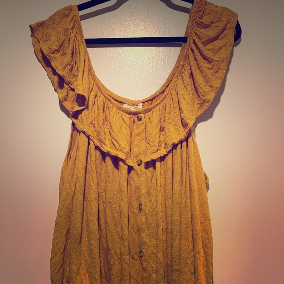 Universal Thread Tops - Universal Thread Button down yellow top